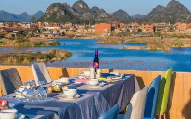 Guyue Heyuan Lake View Resort
