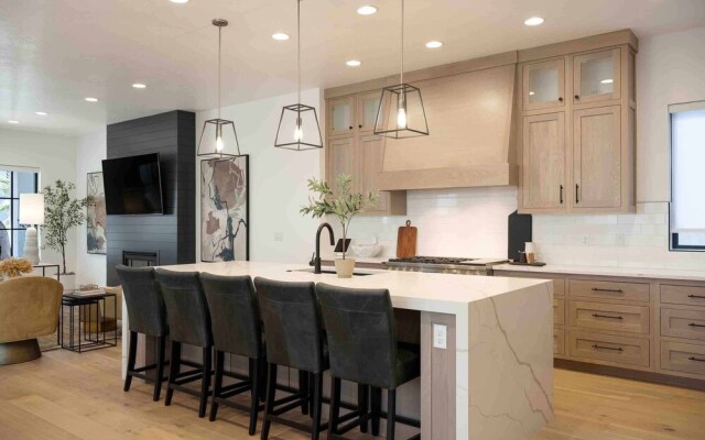 Designer Digs 9 Bedroom Home