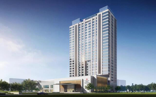 HUALUXE Shanghai Changfeng Park by IHG