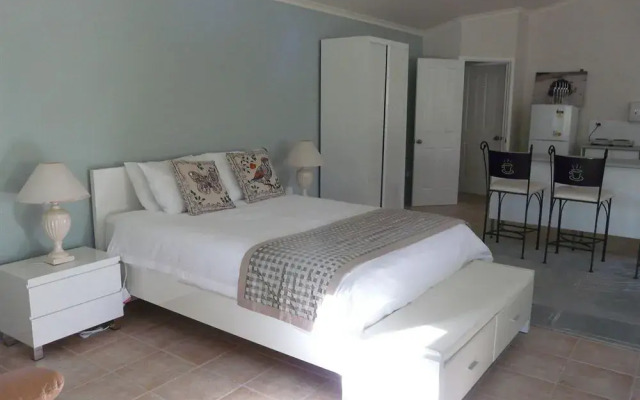 Granite Gardens Cottages & Lake Retreat