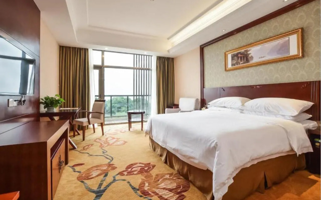 Vienna Hotel Suzhou Yangcheng Lake Huayi Movie World