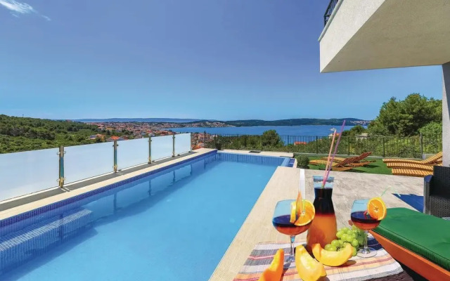 Beautiful Home in Trogir With Sauna, Wifi and 6 Bedrooms