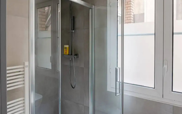 Design Apartment Close to Opera