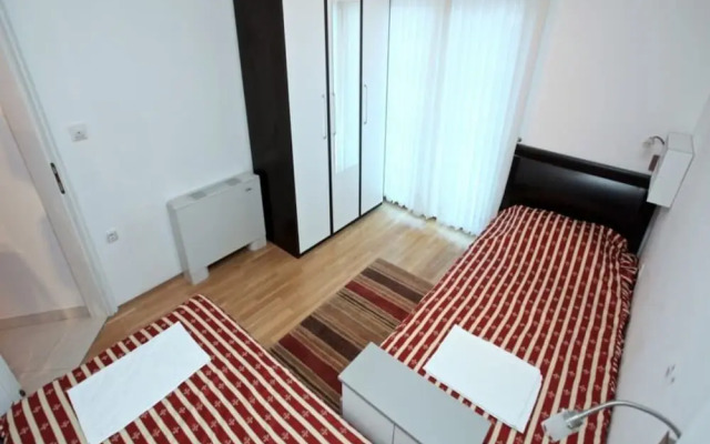 Viola - With Pool - A10