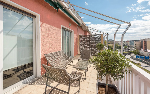 Traveler s Dream 4 Brdm Renovated Penthouse