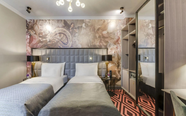 Grand Poet Hotel by Semarah