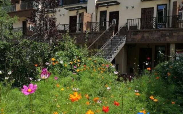 Mingtang Linshui Inn