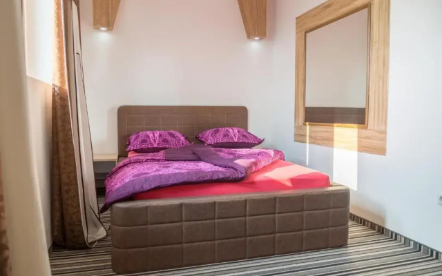 Hostel Tron