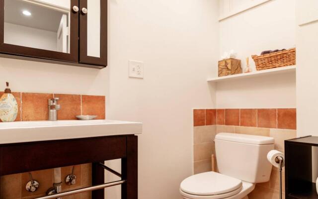 Huge Studio W/Full Kitchen | W/D | Parking