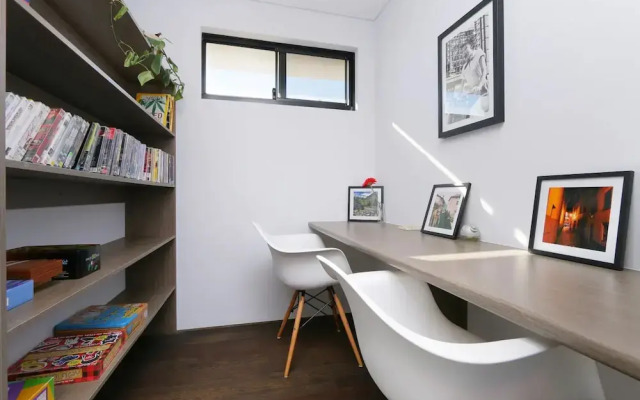 Luxury 4-bedroom House - Mount Lawley