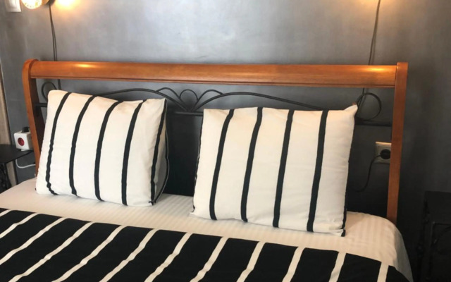 Sonias Central Jacuzzi Apartment