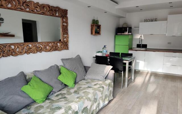 Seafront New Modern Apt