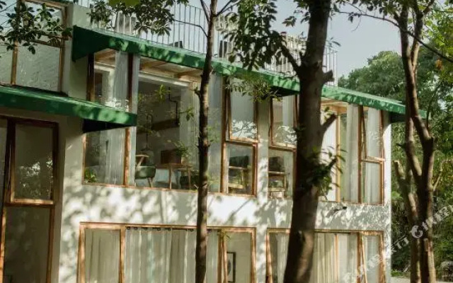 Lazy Garden Hostel