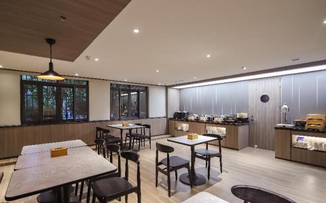 Hanting Hotel Nanjing Jiangpu Longhua Road Metro Station