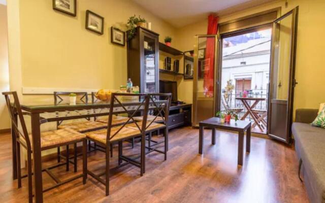 RamblasRentals Cozy Renovated 2BR with Balcony Lift 20M Rambla - Parking - Wifi