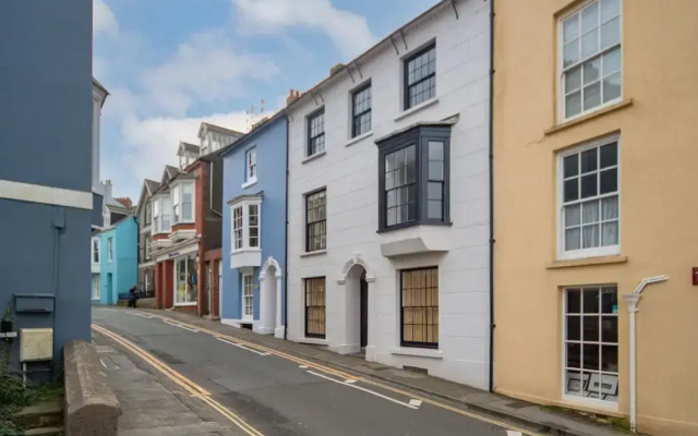 Windermere House - Sea Views Close to Harbour