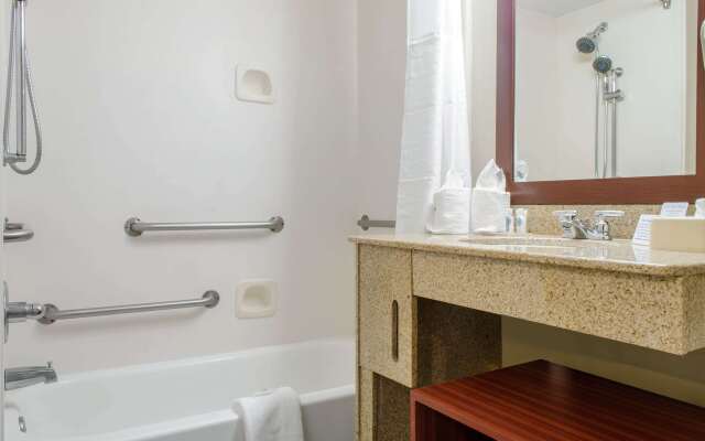 Comfort Inn & Suites Biloxi - D'Iberville
