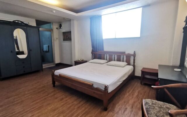 OYO 89864 Hotel Holiday Park