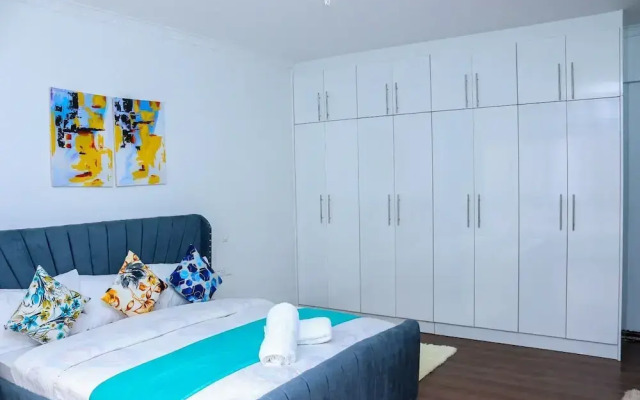 Luxury 4 Bedroom with a Rooftop Pool