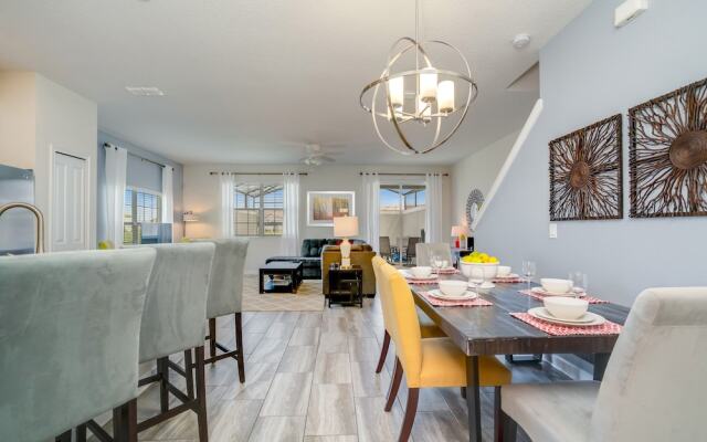 Stunning Lakeview Townhome w/ Private Pool!