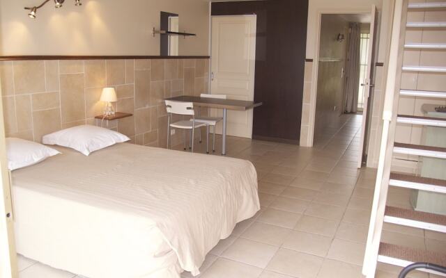 Hôtel et Studios Les Amandiers