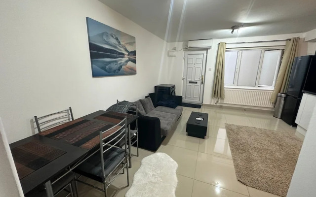 Charming 1-bed Apartment in Chigwell