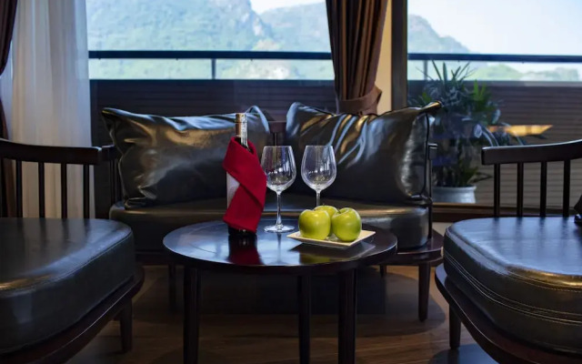 Scarlet Pearl Cruises