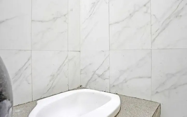 OYO 91653 Grand Syariah Hagawa Lamongan Near SPORT CENTER LAMONGAN