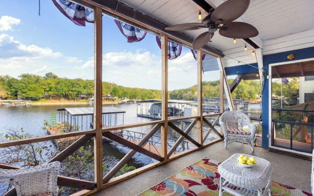 Sunrise Oasis - Enjoy Lakefront Living