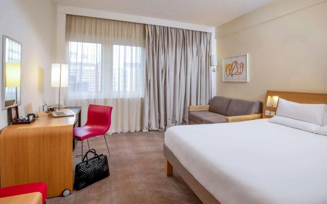 Novotel London West