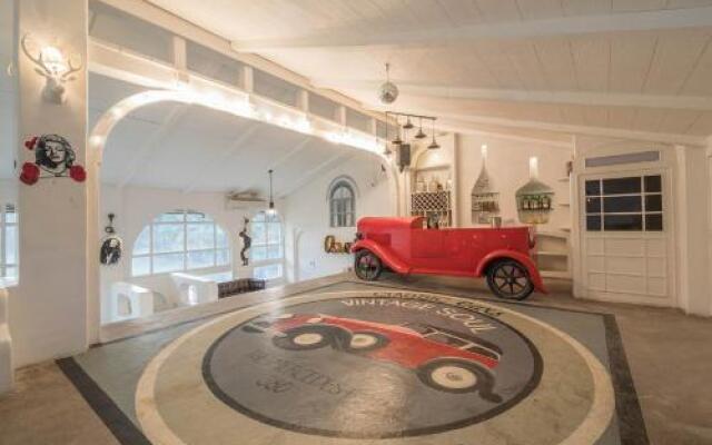 SaffronStays Casa Blanca