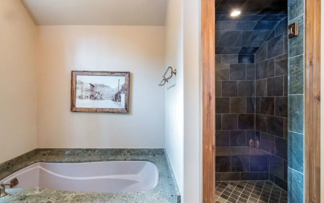 THE Pinnacle by Exceptional Stays