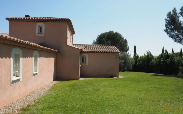 Premium Villa With Garden and Pool, Lambesc