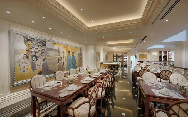 Apricot Hotel