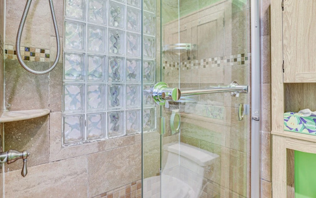 Centrally Located Philadelphia Townhome w/ Patio!