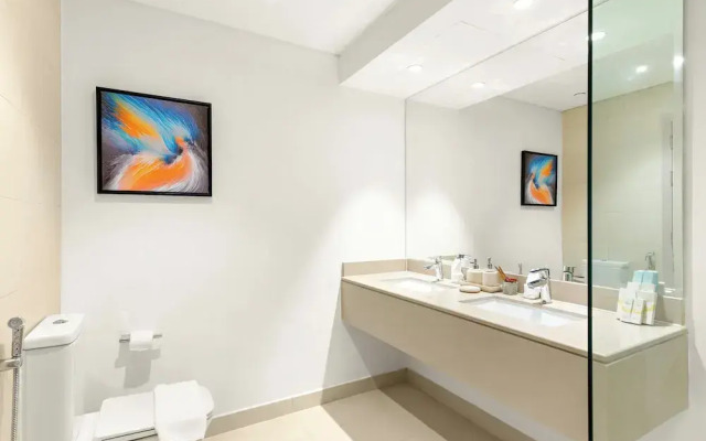 Luxe Ventures Waters Edge Haven