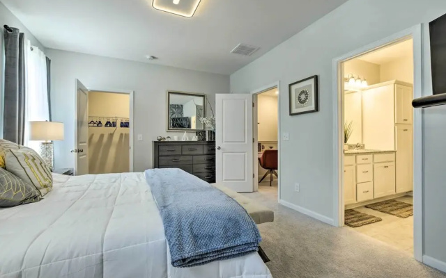 Sleek Durham Townhome Near Dtwn w/ Balcony!
