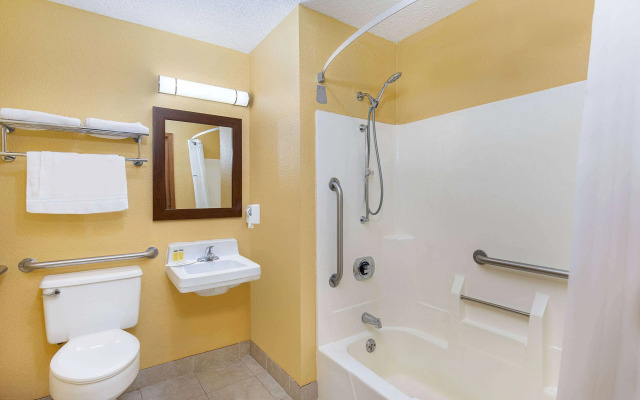 Super 8 by Wyndham Somerset