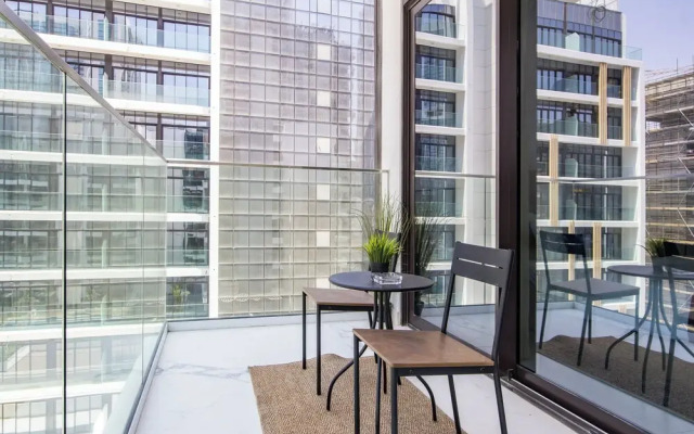 Bloomfields Deluxe Studio Azizi Riviera