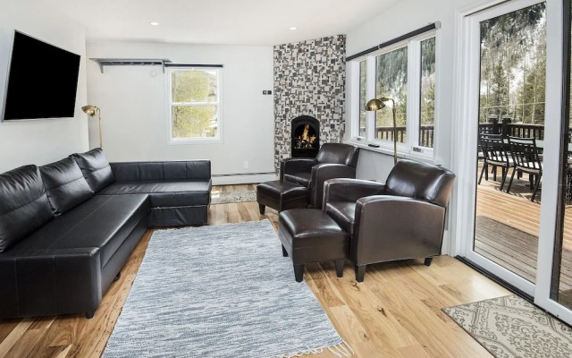 4112 Spruce Way 2 Bedroom Condo by RedAwning