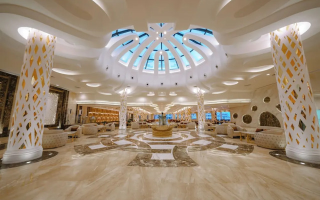 Sirena Beach Resort  Spa