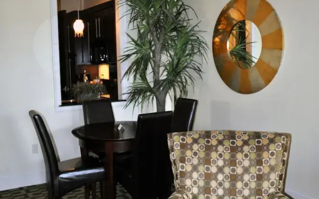 Carriage House Hotel