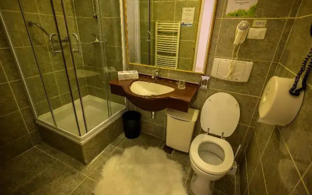 Queen Vera Hotel