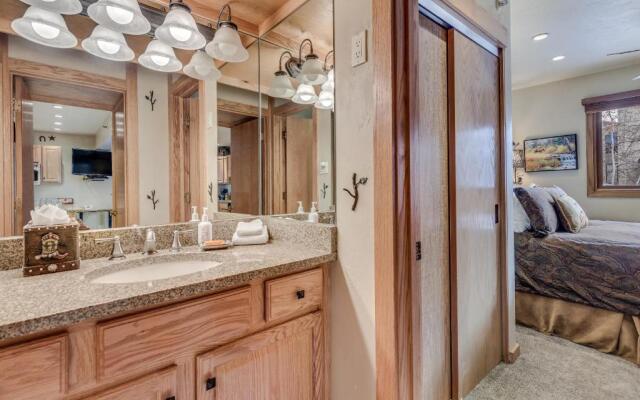 Laurelwood Condominiums Studio Premier Unit 305