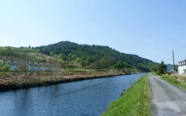 Crinan Canal Cottage