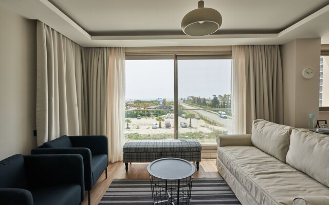 Lara Suite's