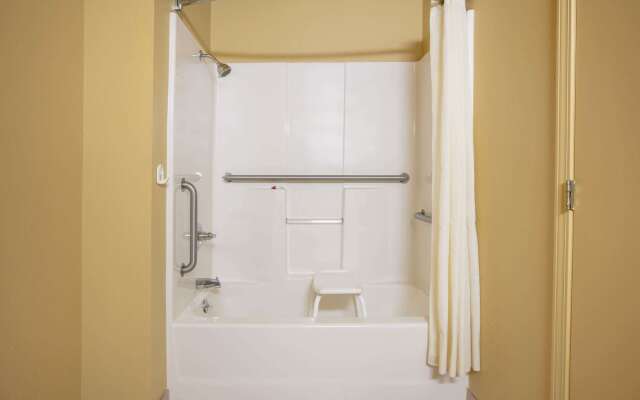 Super 8 by Wyndham Big Cabin/Vinita Area