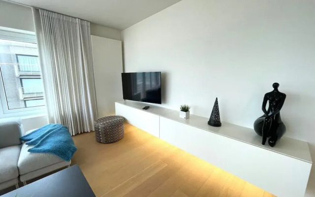 Apartment by Epernay Square With Sea View