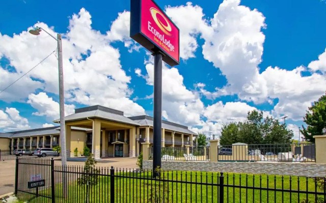 Super 8 by Wyndham Jackson MS Near the Fairgrounds