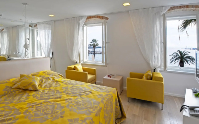 Riva Luxury Suites